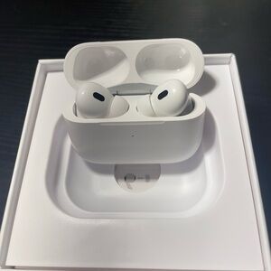 Apple White Wireless Earbuds